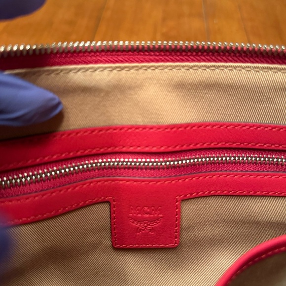 BRAND NEW WITH TAGS MCM CANDY RED MEDIUM CROSSBODY - Picture 4 of 16